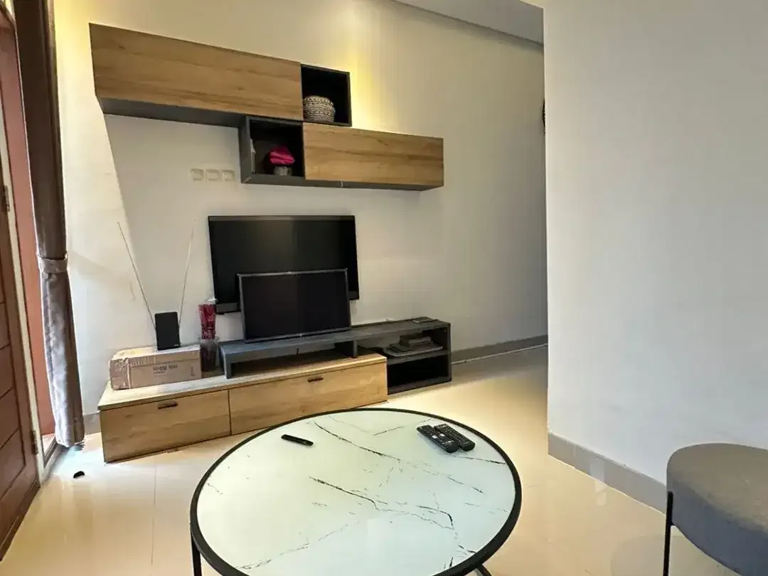 Pulang ke Rumah Rasa Villa – Hunian Semi Villa di Lokasi Strategis - Image 9 of 10