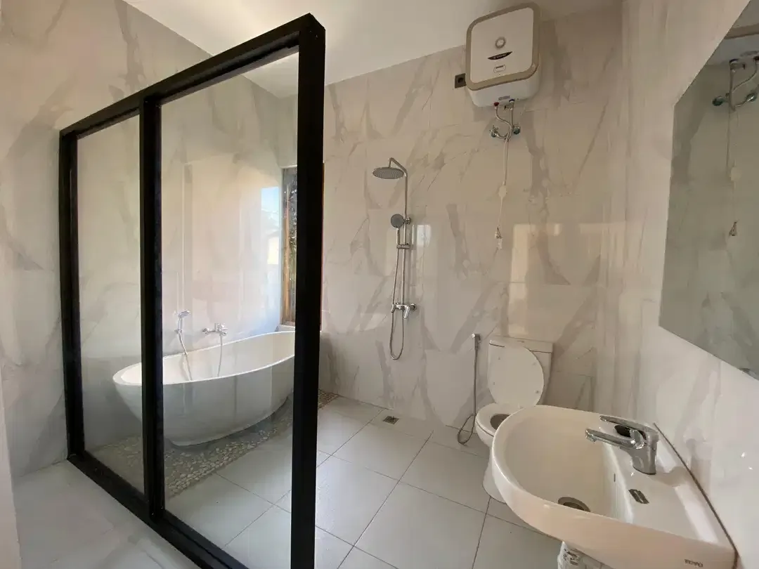 VILLA 4BR NEW MINIMALIS MODERN FURNIHSHED LOKASI JIMBARAN - Image 2 of 10