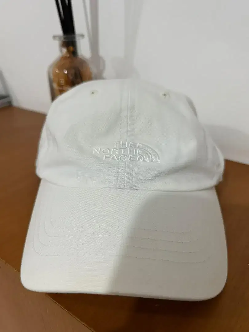 Topi The North Face Asli Putih - Image 1 of 4