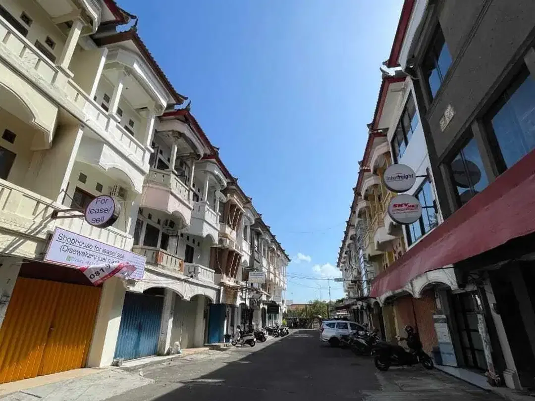 Ruko 3 lantai Simpang Siur Kuta Pertokoan Segitiga Emas - Image 1 of 10