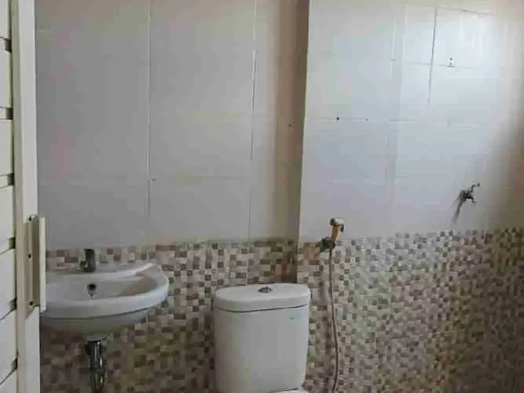 Disewakan Ruko 4 Lantai Jl. Imam Bonjol Denpasar Barat, 8 Ruangan, Rp 165 Juta/Tahun - Image 8 of 10