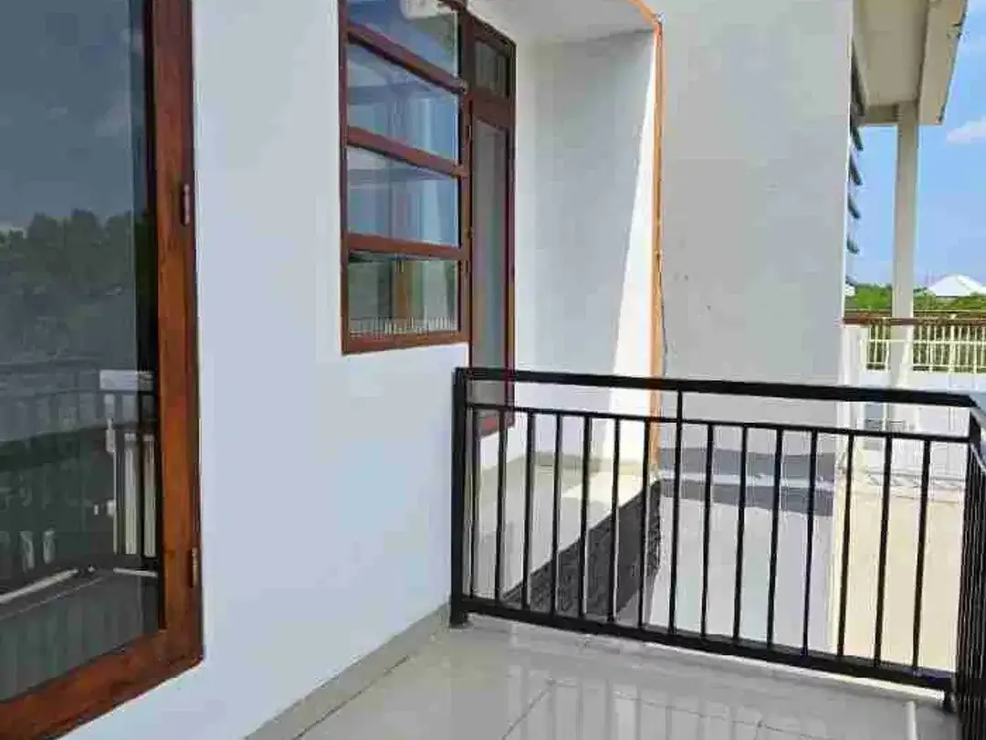 JUAL CEPAT RUMAH BARU 2LT Lokasi Perumahan Taman Jimbaran Dekat Kantor Imigrasi Area Strategis Hunian. - Image 6 of 10