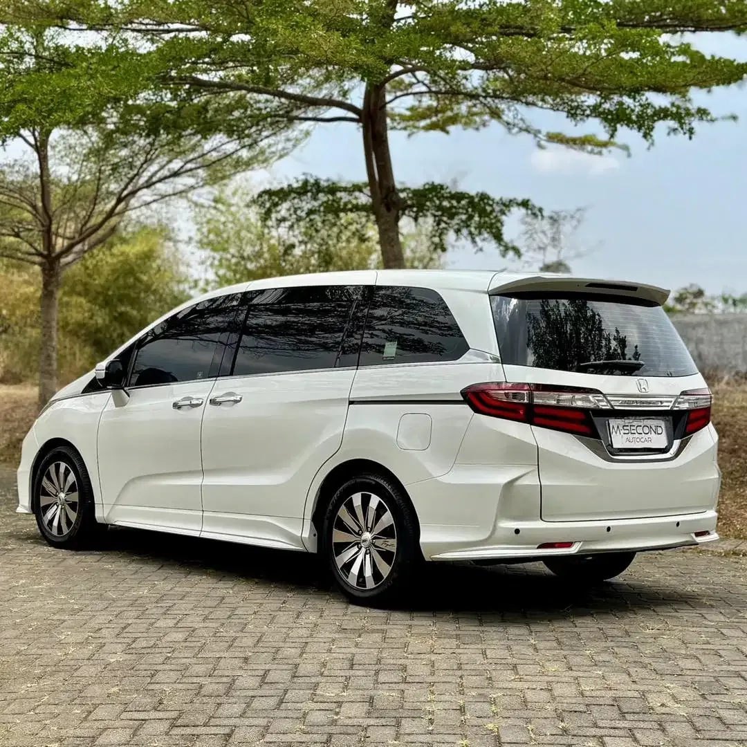 Honda Odyssey E 2.4 CVt 2016 - Image 4 of 10