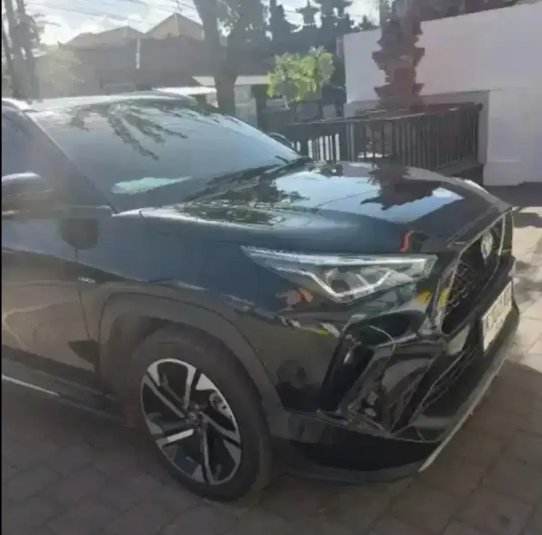 Toyota Yaris Cross GR Hybrid 2023 KM 18rb Pribadi TERAWAT - Image 2 of 8