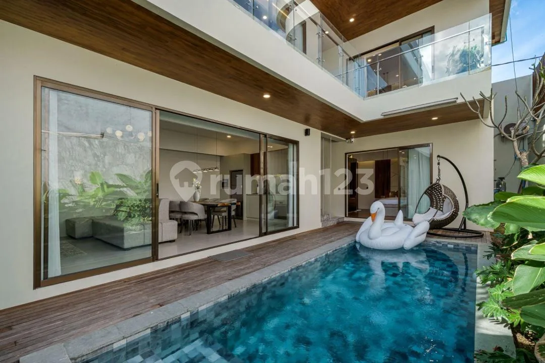 Dijual Villa Mewah Brand New di Lokasi Strategis Seminyak Bali - Image 1 of 4