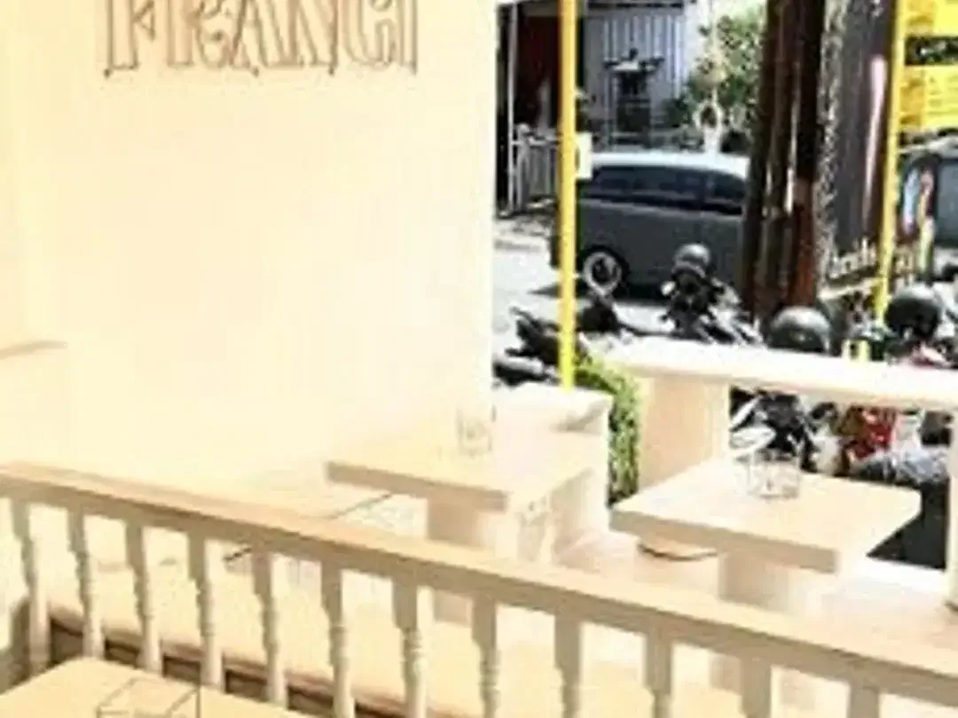 Cafe & Salon Full Fitted Siap Operasional di Main Road Jl. Raya Semer, Kerobokan - Image 4 of 5