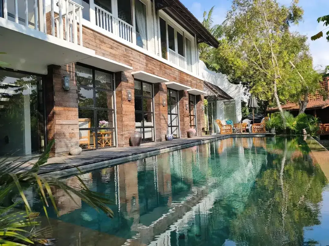 DIJUAL RUMAH BESAR DENGAN KOLAM RENANG – BIAUNG, KETEWEL - Image 4 of 10