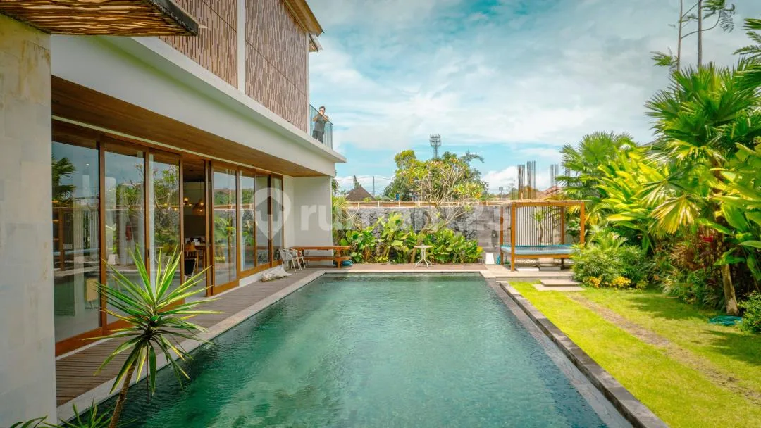 Villa Mewah Full Furnish With Pool Strategis Dekat Pantai, Canggu - Image 2 of 4