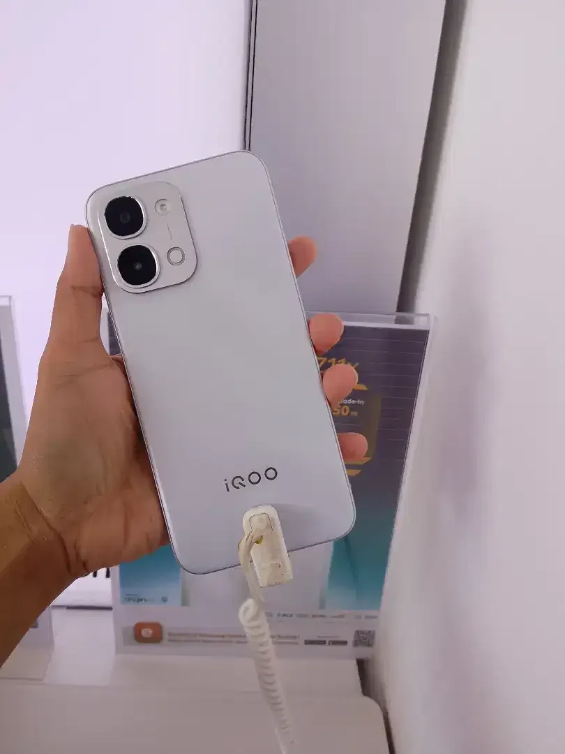 Kredit iQOO Z11 cukup KTP garansi resmi - Image 2 of 2