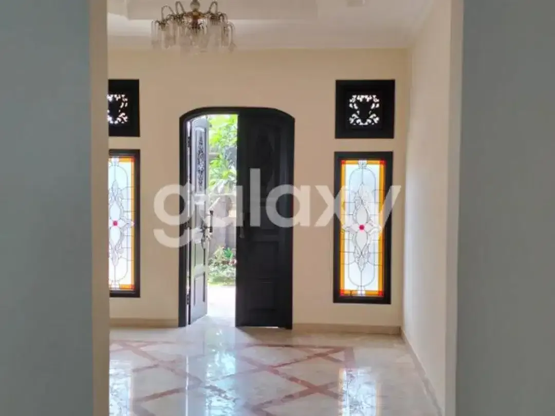 RUMAH SEMI VILLA DI MOH YAMIN RENON DENPASAR, BALI - Image 4 of 10