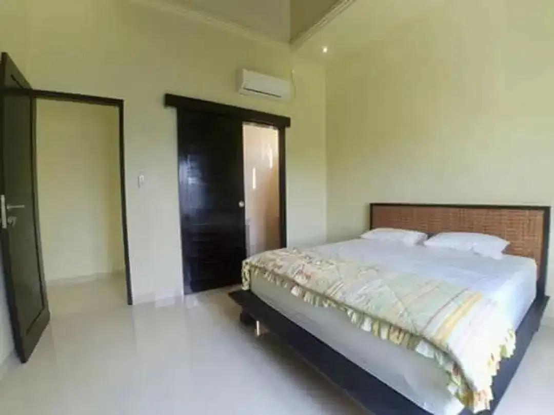 DISEWAKAN — RUMAH WITH POOL 2 KAMAR DI KEROBOKAN - Image 5 of 9
