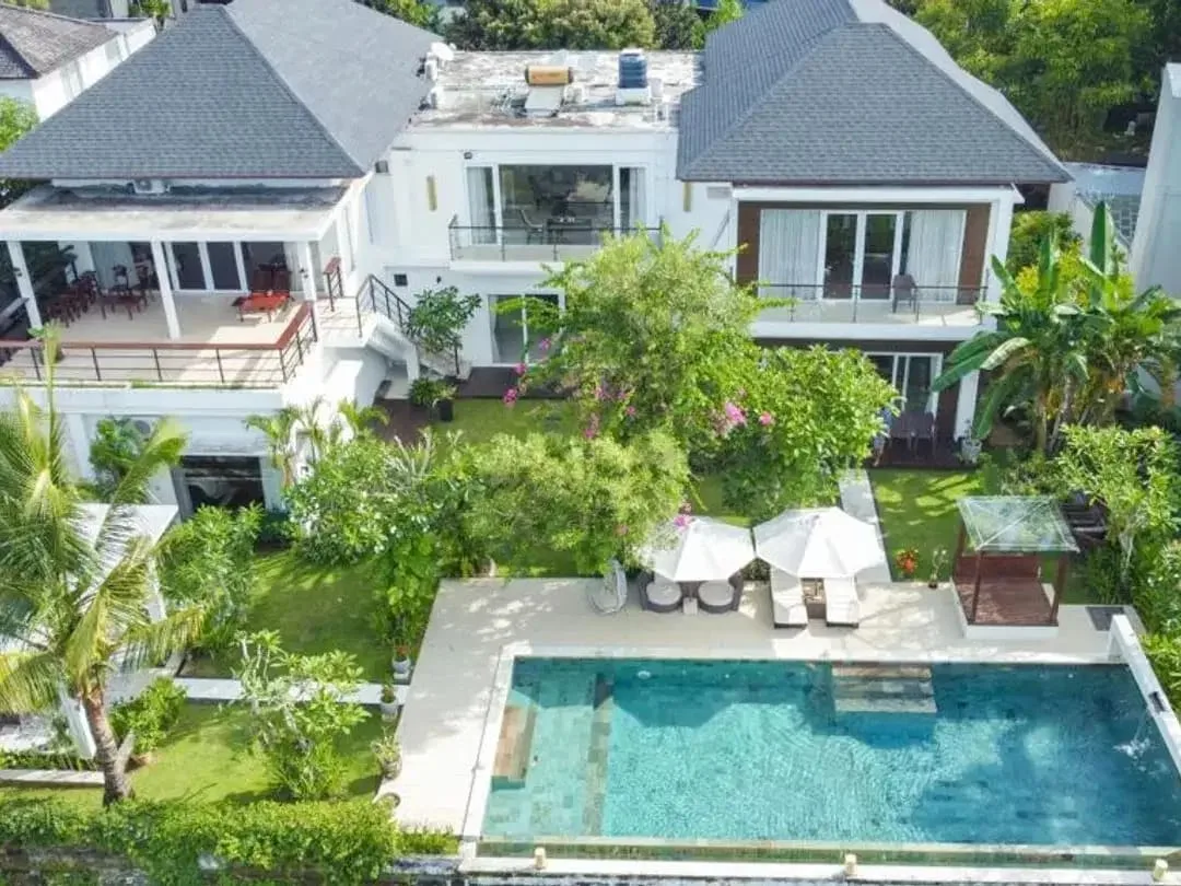FREEHOLD MODERN CONTEMPORARY VILLA IN ULUWATU VIEW GOLF COURSE - Image 1 of 10
