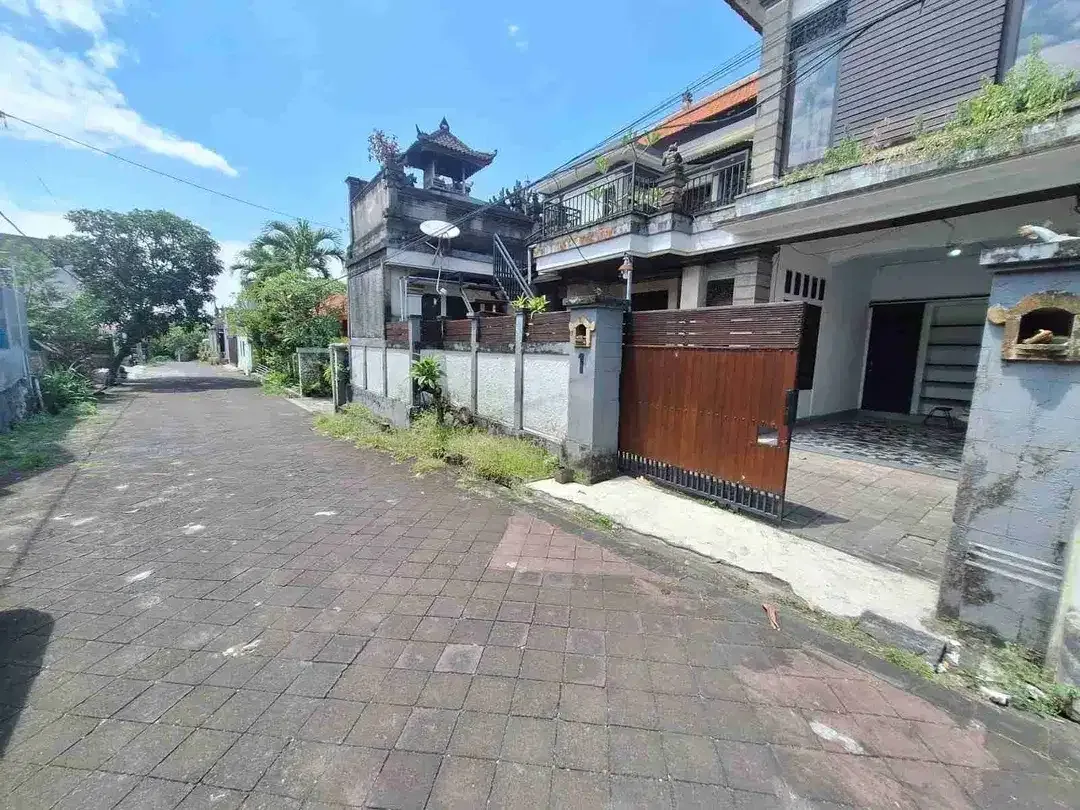 Rumah 2 Lantai dan 6 KT di Jl. Raya Pandu Dalung Kuta Utara - Image 1 of 9