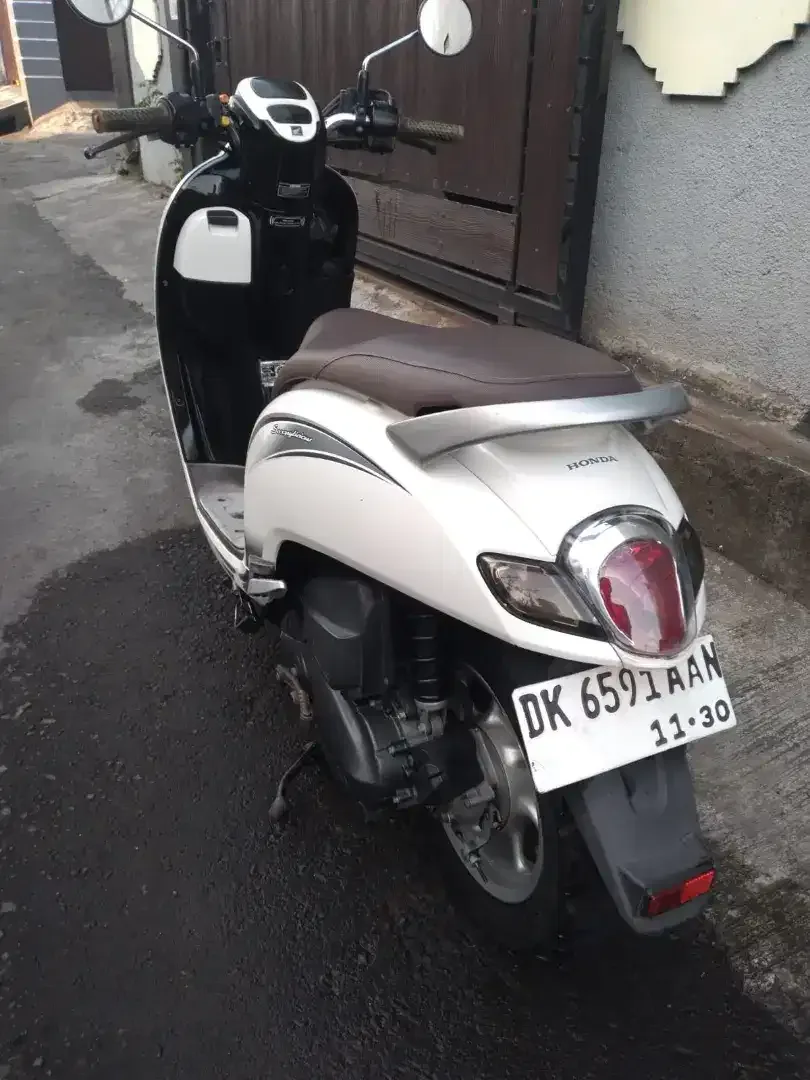 Scoopy fi tahun 2018 putih - Image 2 of 4