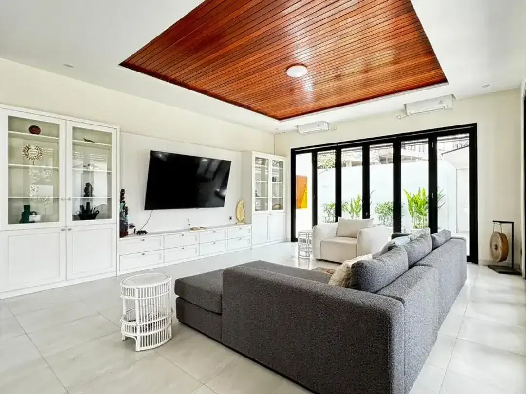 6 Bedroom Villa for sale in Kerobokan, Bali - Image 3 of 10