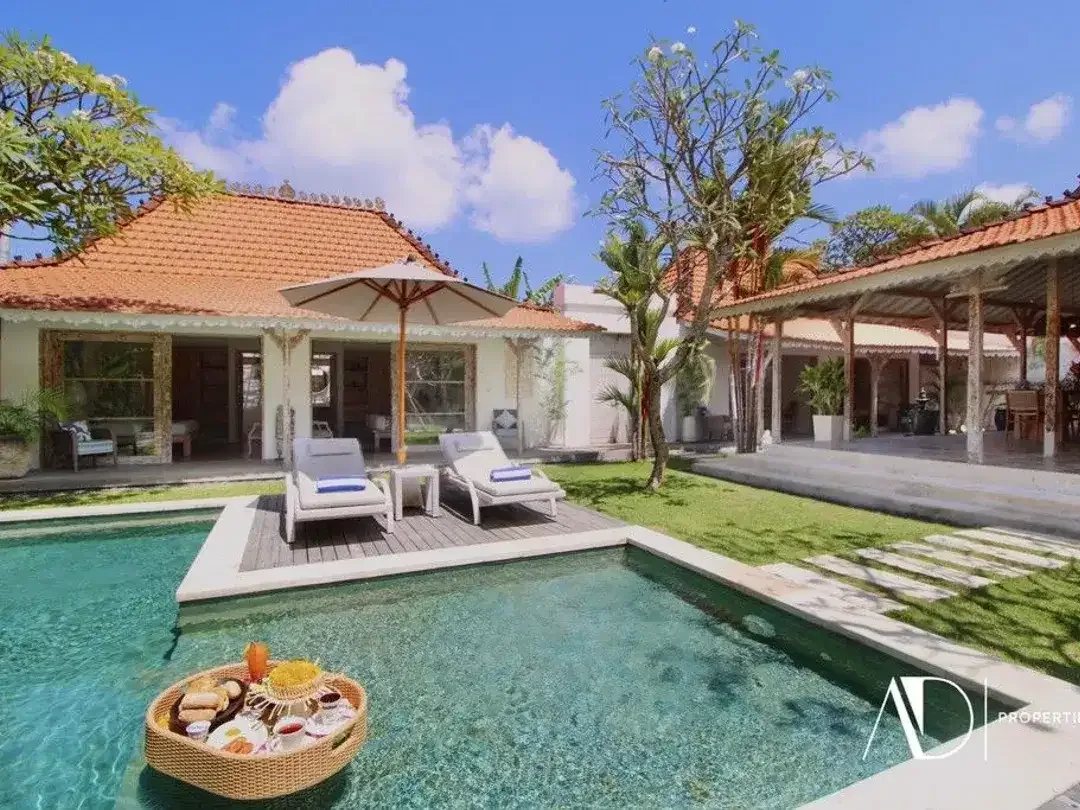 LEASEHOLD | TROPICAL BALINESE-STYLE VILLA IN PRIME BERAWA, CANGGU - Image 1 of 10
