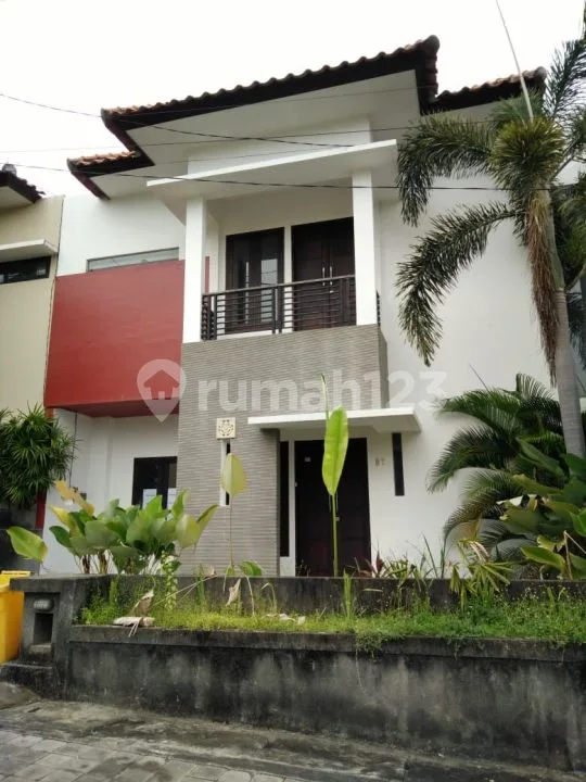 Rumah 2 Lantai di Perumahan One Gate System di Kerobokan Rumah - Image 2 of 4