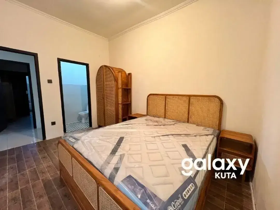 RUMAH DENGAN HALAMAN FULL FURNISHED DI PERUM BERANDA KUTUH BADUNG - Image 8 of 10