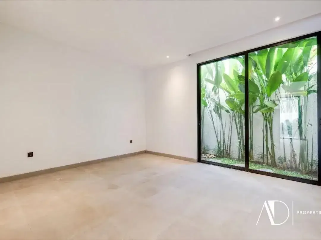 LEASEHOLD | CONTEMPORARY TROPICAL VILLA WITH PRIVATE POOL IN CANGGU - Image 7 of 10