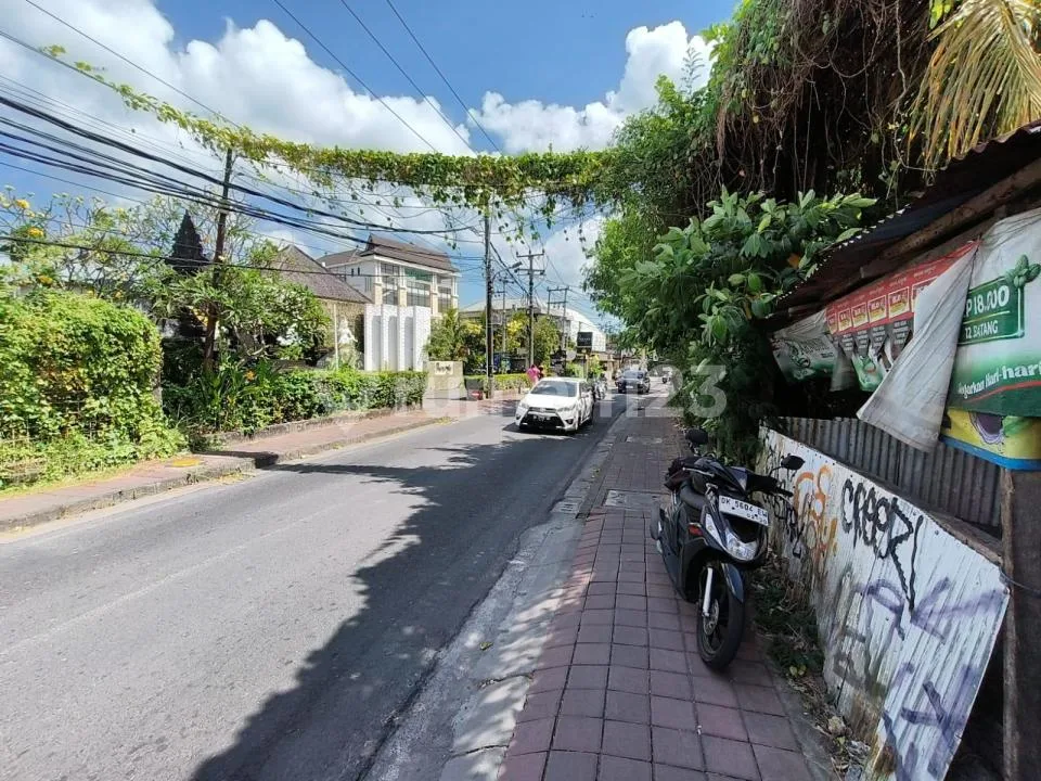 Tanah di Jalan Utama Seminyak Cocok Dibangun Hotel atau Villa - Image 1 of 4