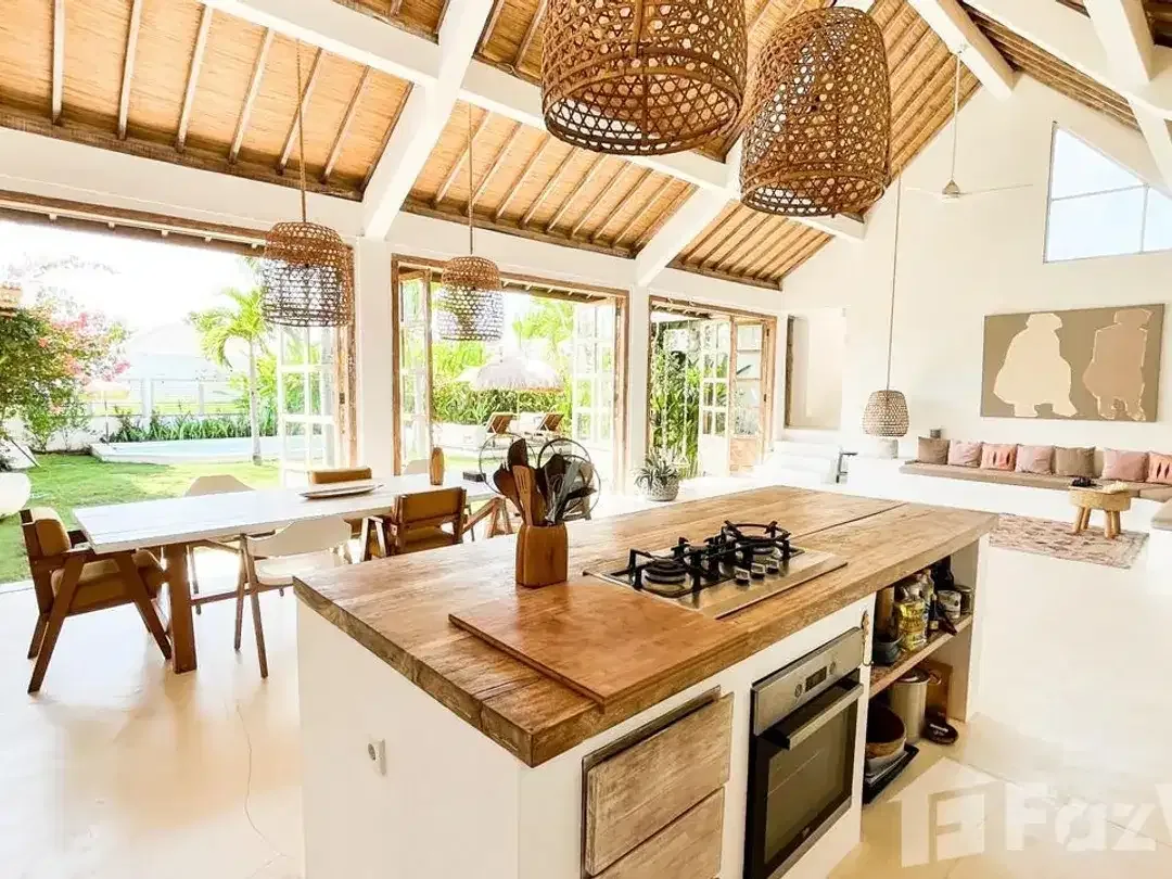 5 Bedroom Villa for sale in Kerobokan, Bali - Image 7 of 10