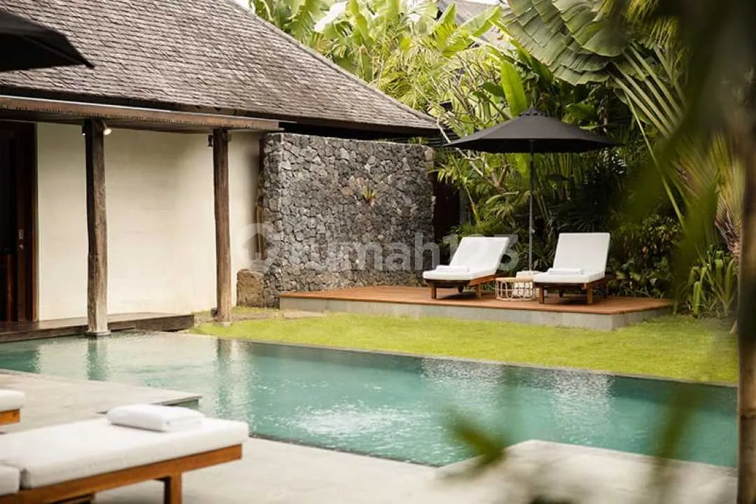 Yearly Rental Luxury 3 bedrooms Villa  in Berawa Canggu - Image 1 of 4