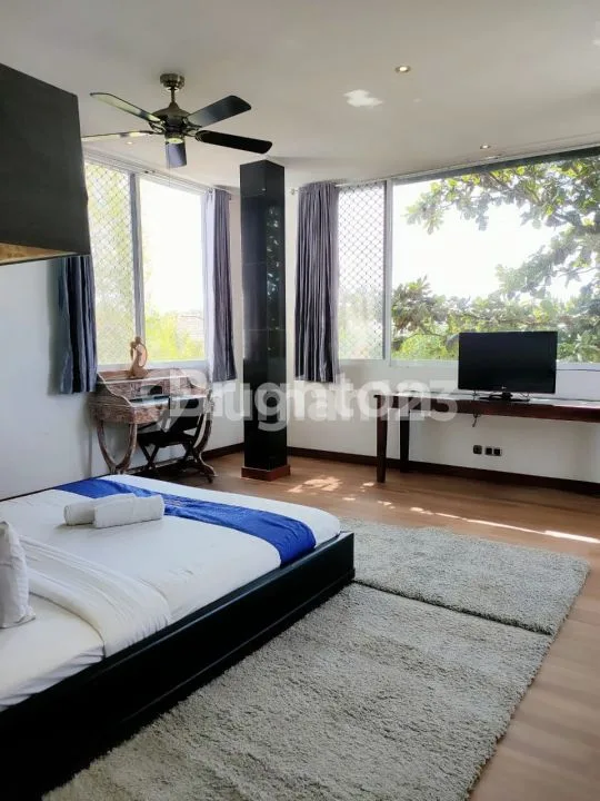 VILLA NYAMAN 5 KAMAR, LOKASI KUTUH - KUTA SELATAN - Image 3 of 4