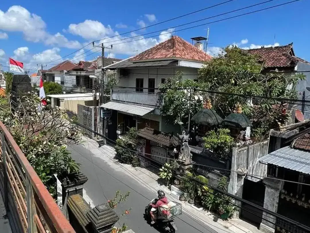 RUMAH DIKOMPLEK EXCLUSIVE 2 LANTAI DIJUAL – DAUH PURI, DENPASAR BARAT. - Image 1 of 10