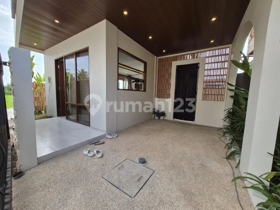 Villa SHM Desain Minimalis Dekat Pantai Kedungu - Image 2 of 4