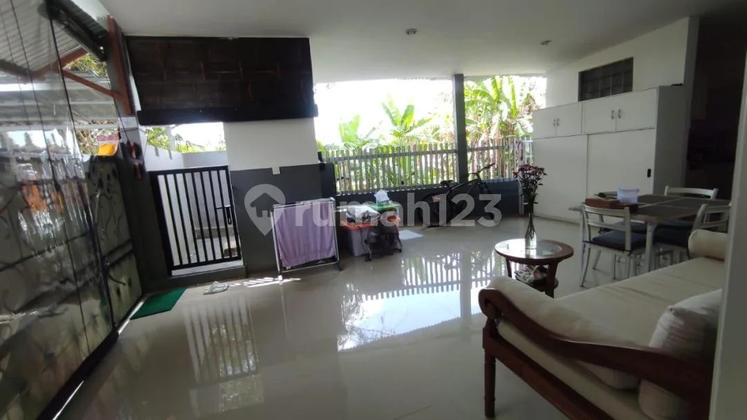 Rumah Bagus Semi Furnished di Jl Pantai Berawa, Badung - Image 2 of 4