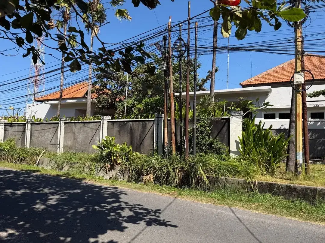 Disewakan gedung dengan luas tanah yg luas di area Renon - Image 3 of 10