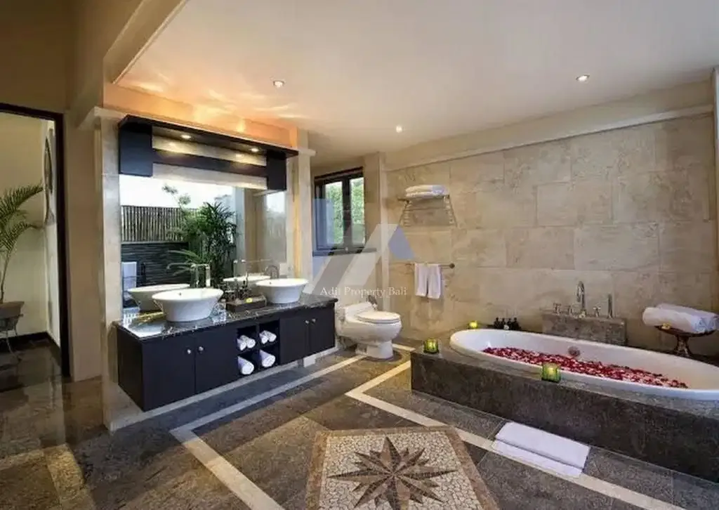 Villa Luxury Beach Front Seminyak Badung - Image 5 of 10