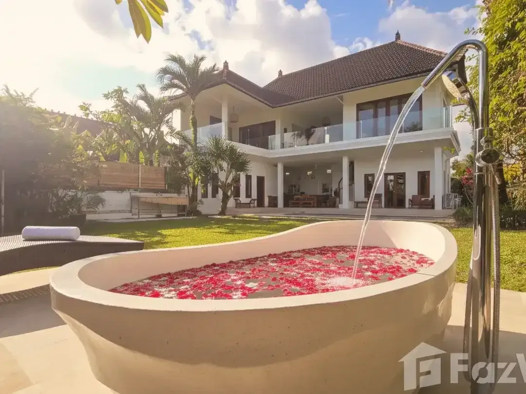 4 Bedroom Villa for sale in Tampak Siring, Bali - Image 1 of 10