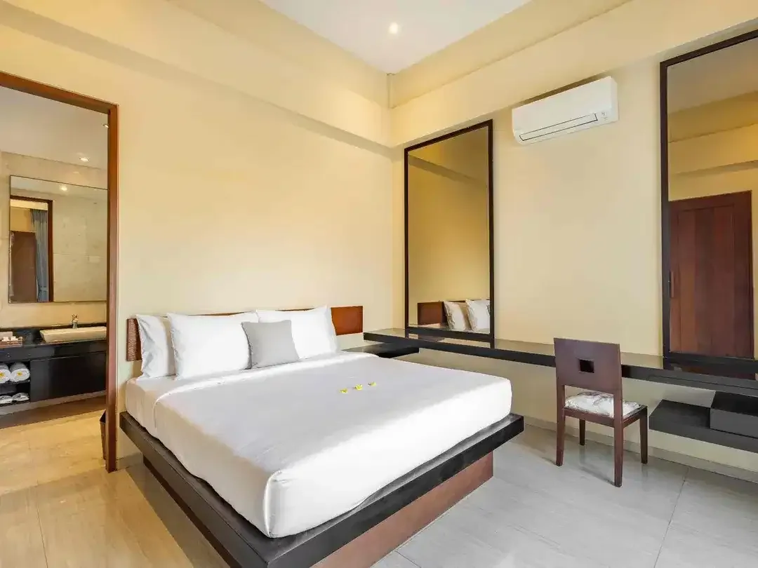 LUXURY VILLA FOR SALE – WALKING DISTANCE TO BATU BOLONG BEACH, CANGGU - Image 7 of 10