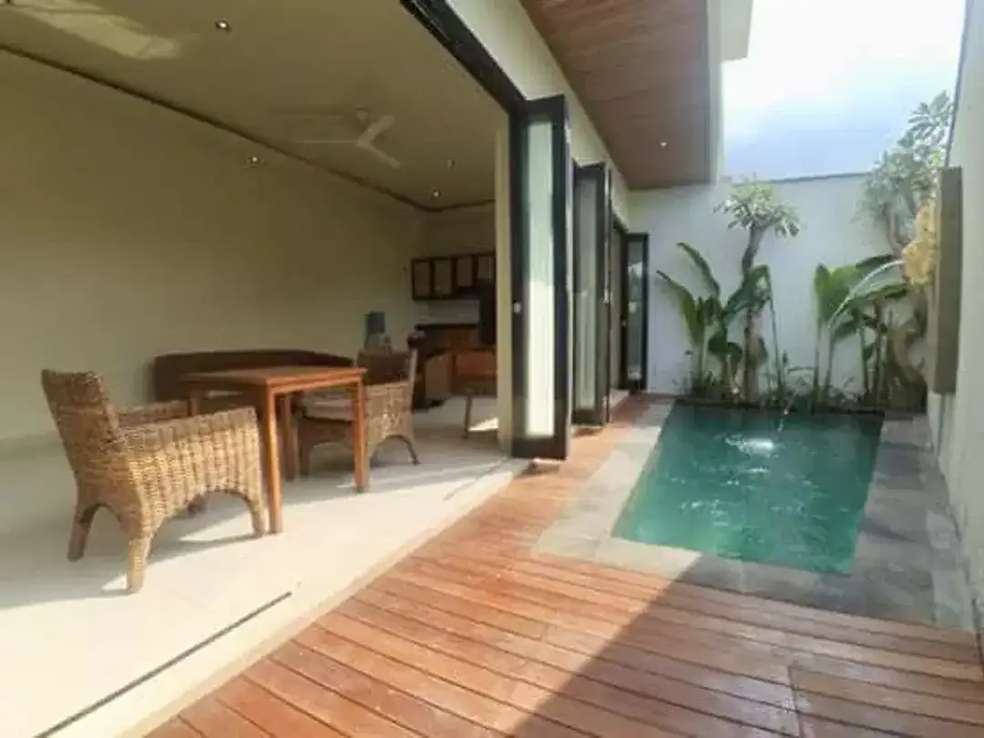 DISEWAKAN — RUMAH WITH POOL 2 KAMAR DI KEROBOKAN - Image 2 of 9