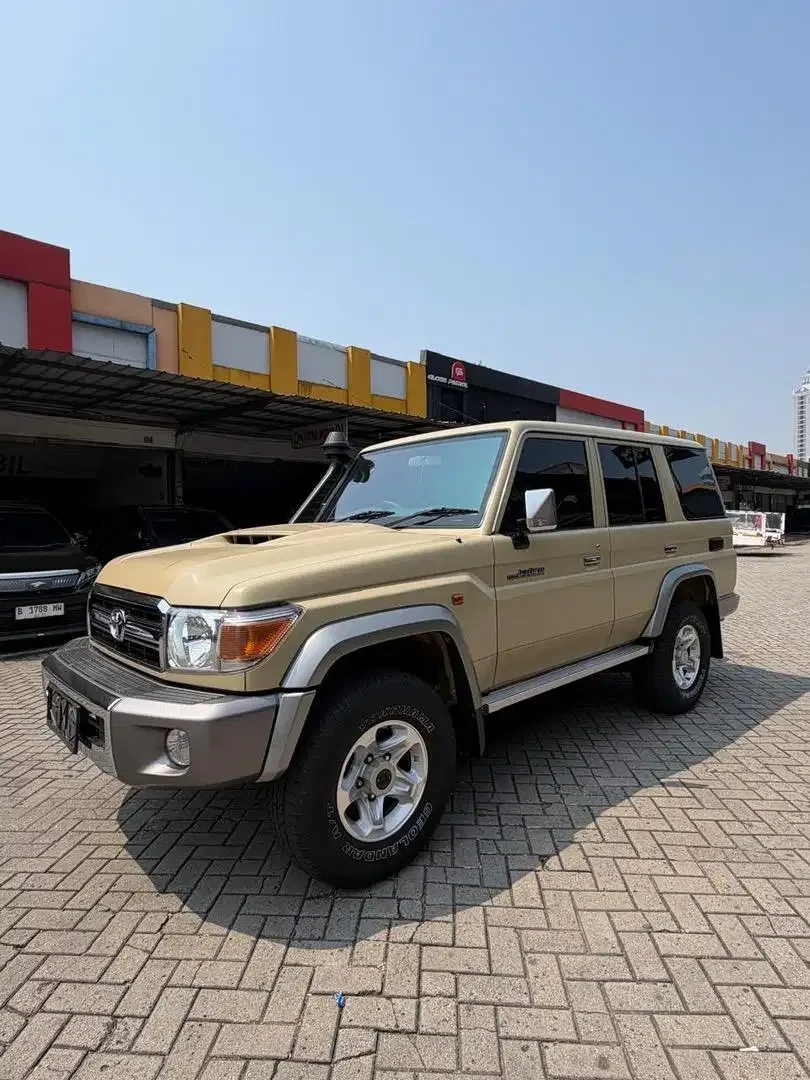 Land cruiser 70 Mt Diesel V8 2019 - Image 7 of 10