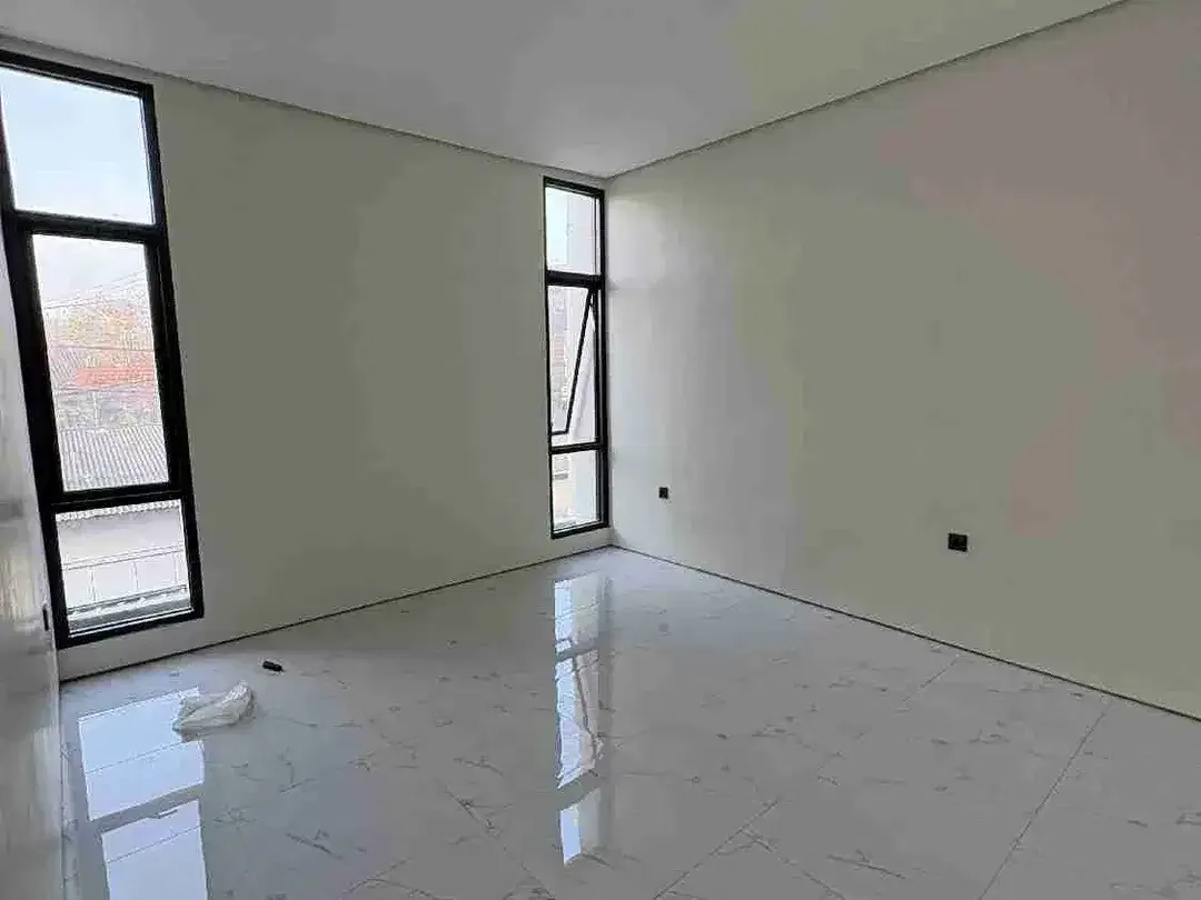 DIJUAL RUMAH 2 LANTAI MUMBUL PERMAI - Image 7 of 8