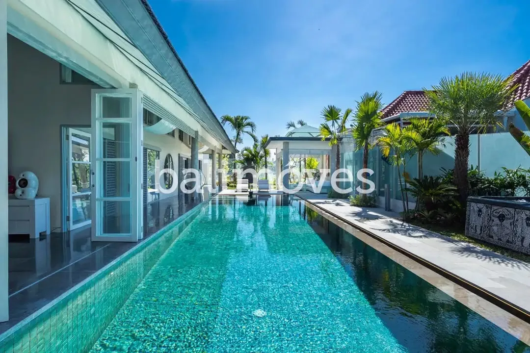 Villa Luas Empat Kamar Tidur Di Tepi Pantai Sanur - Image 9 of 10