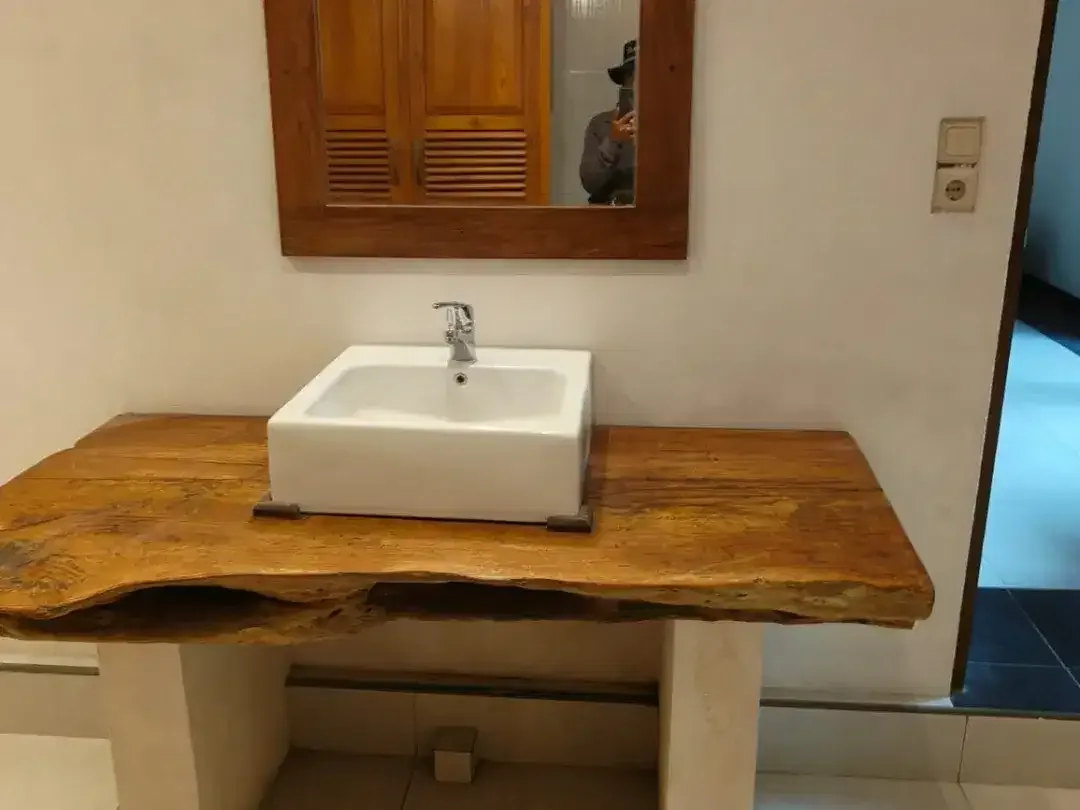 Disewakan — Villa 4 Kamar di Lokasi Strategis Jl Pantai Berawa - Image 2 of 8