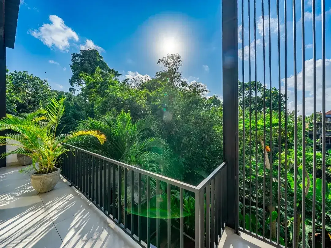 Modern Industrial Style Villa with Green Views in Tumbak Bayuh - Image 4 of 10