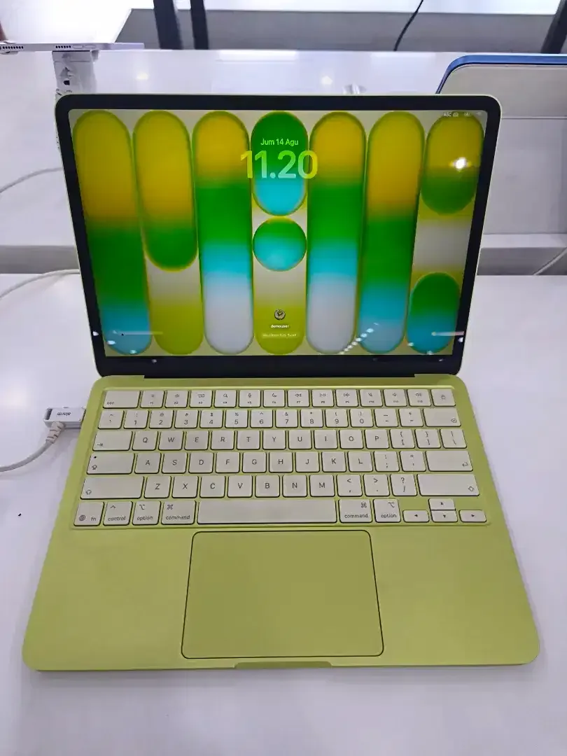 Readyy Macbook Neo.Bisa cicilan syarat KTP saja. - Image 1 of 1