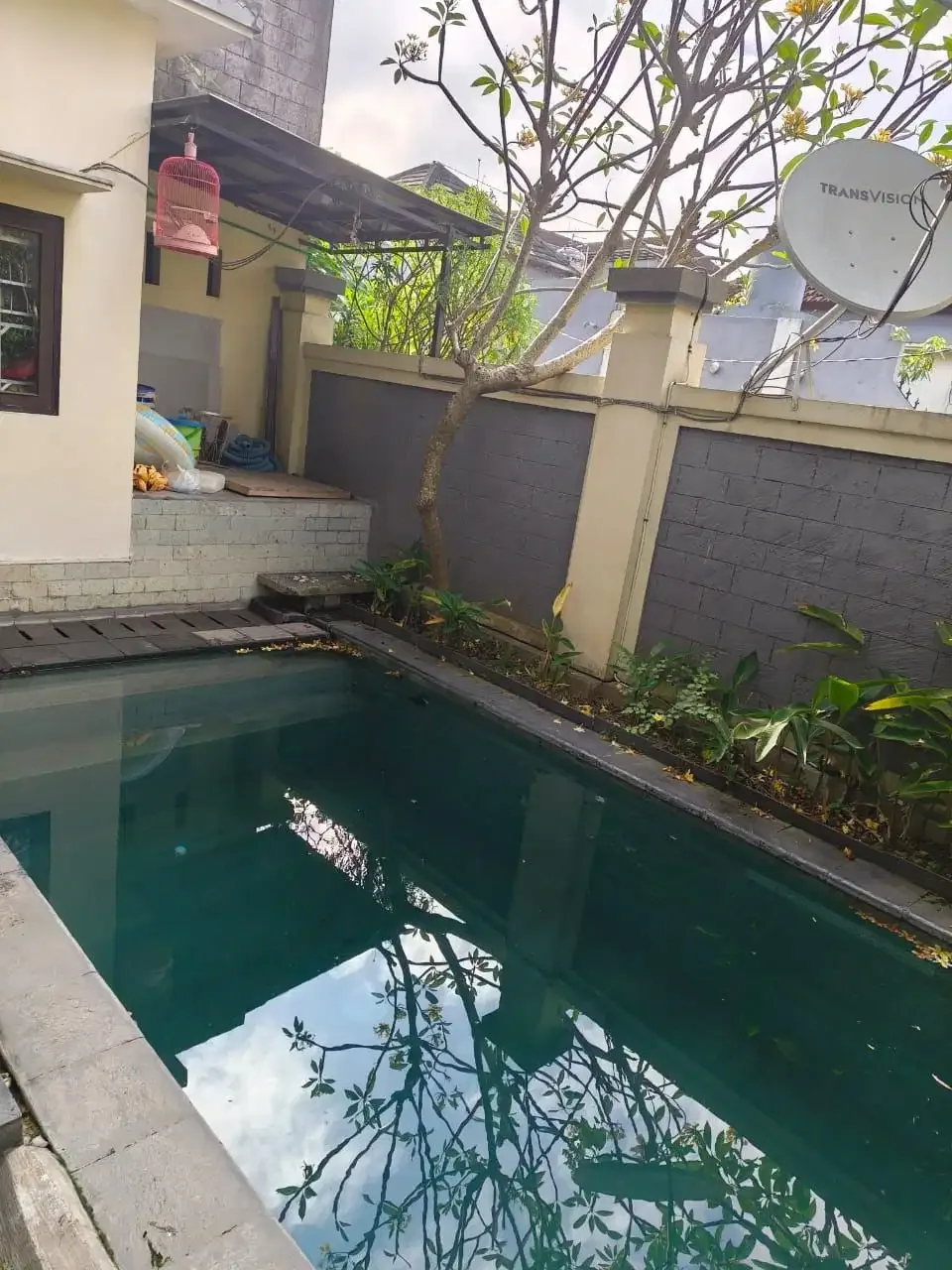 FOR RENT VILLA 3 BR KAWASAN VILLA DEKAT JLN UTAMA DI CANGGU - Image 1 of 9