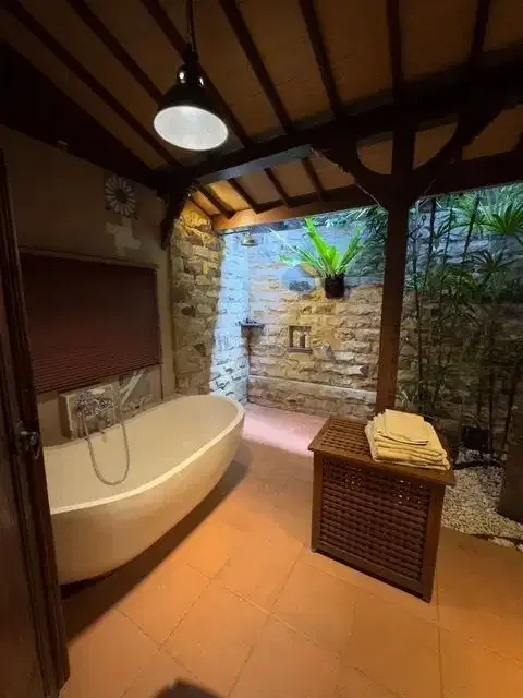 Dijual Dua Bangunan Estate Artistik & Tropis di Kemenuh, Gianyar - Image 4 of 10
