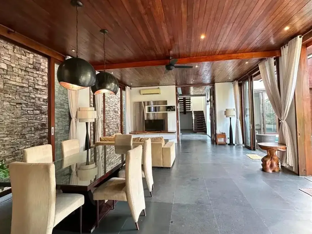 LUXURY VILLA FURNISHED BIG POOL BIG GARDEN WALK TO THE BEACH MERTASARI SANUR - Image 9 of 10