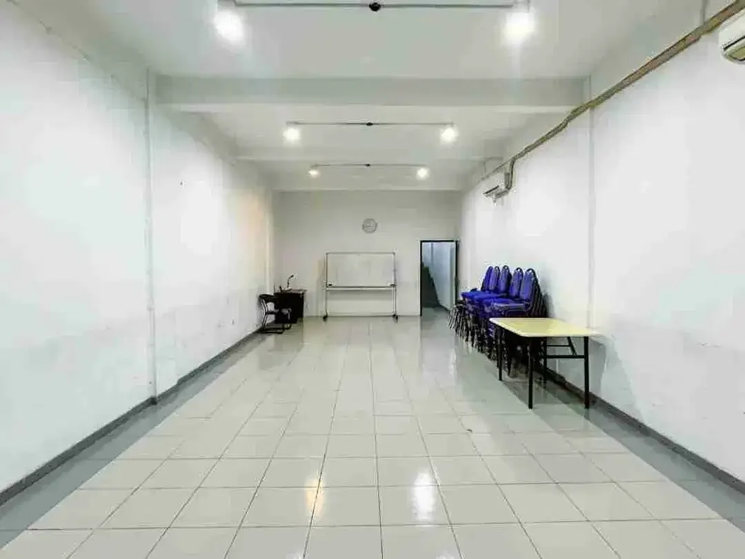Ruko Parkiran Luas di Raya Renon Denpasar - Image 6 of 7