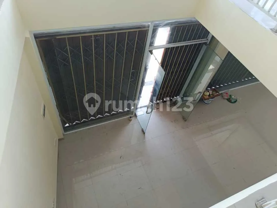 For Sale, Ruko Ngantong 3 Lantai di Jalan Utama Provinsi di Denpasar Barat Cocok Untuk Kantor, Klinik, Petshop, Gudang Transit, Toko Bangunan, Distributor PVC - Image 2 of 4