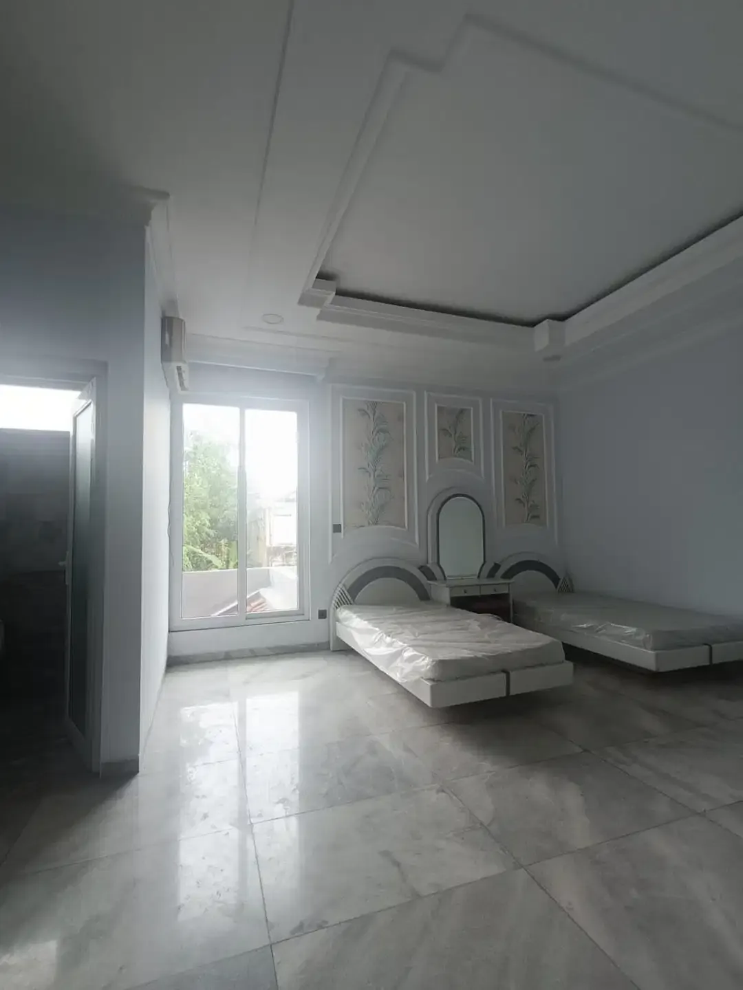 Dijual Rumah Dengan 6 Kamar Tidur Style Simple Classic Area Denpasar - Image 2 of 10