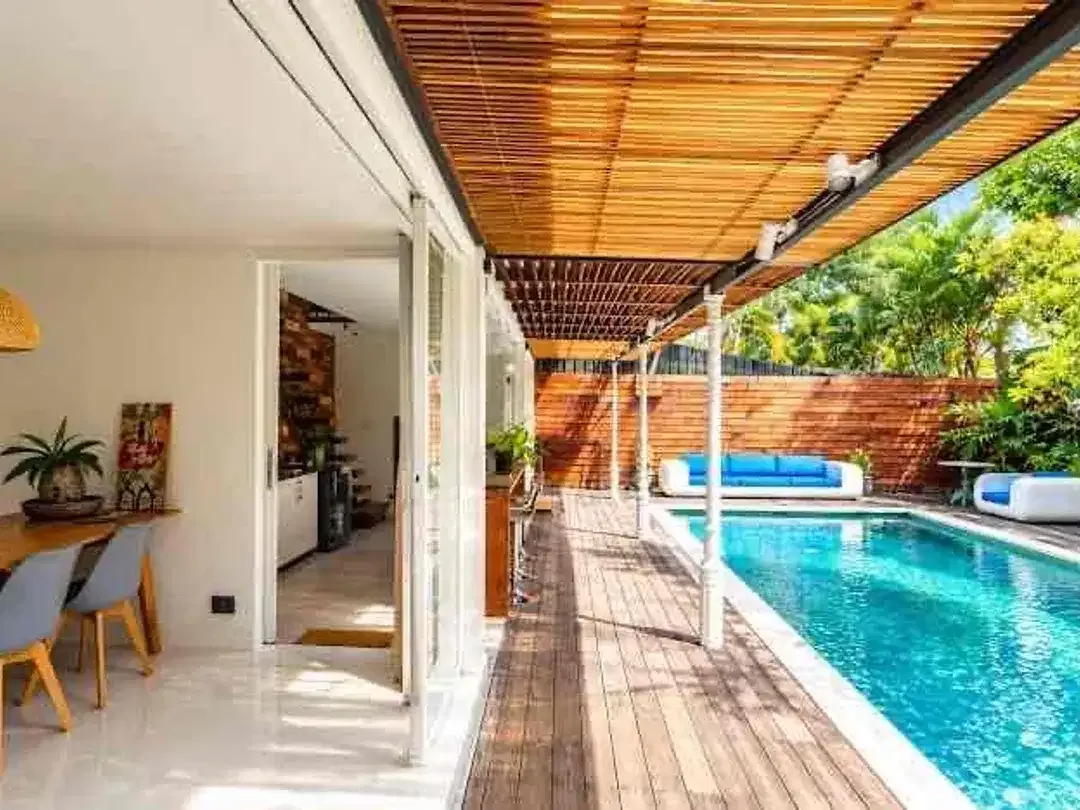 Gorgeous villa 4 Are 3 Bedroom in the heart of Canggu Fully Furnished maintenance included - Image 8 of 10
