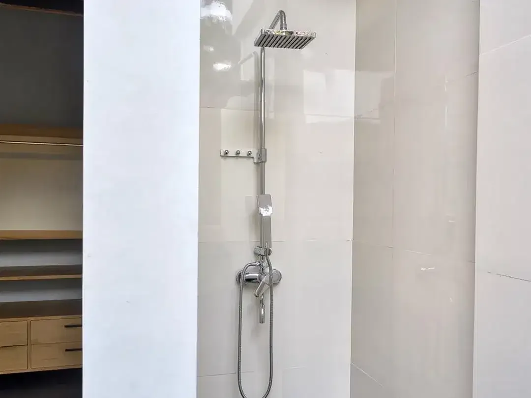 Leasehold -Stylish 3-Floor Villa in Kerobokan- Ideal for Living - Image 7 of 10