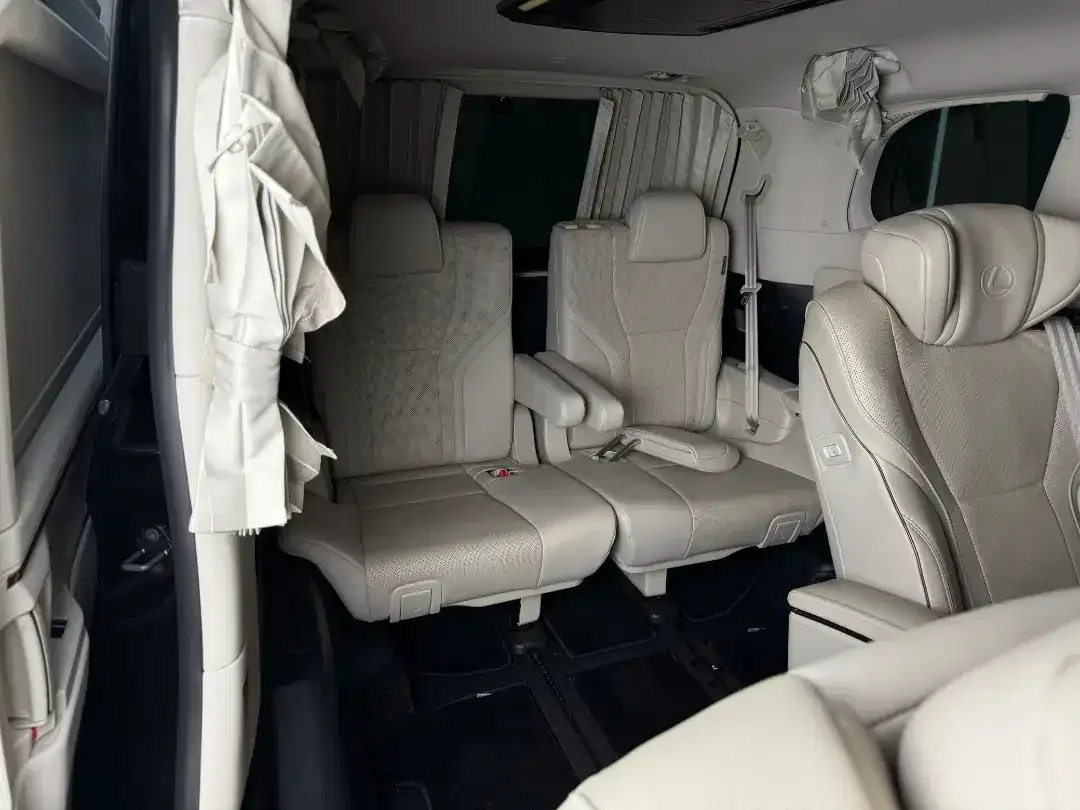 Lexus LM 350 Hybrid 7 Seater 2024 - Image 10 of 10